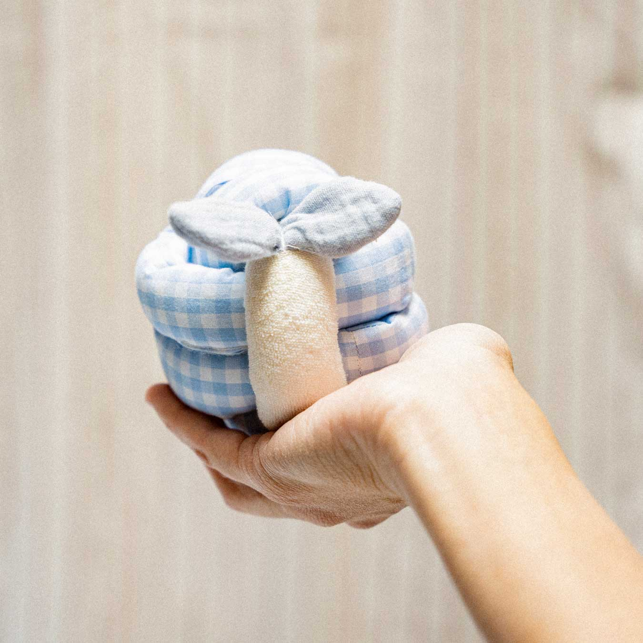 KNOT BALL mit Glocke kariert