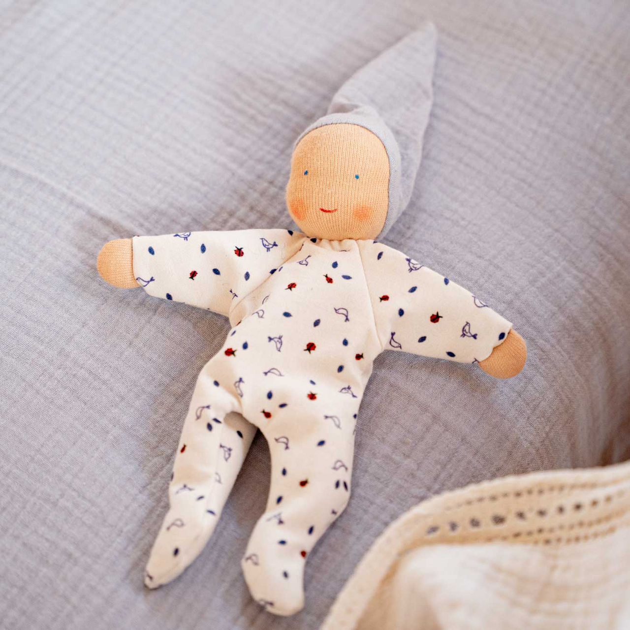 Waldorfpuppe NINI Morgentau